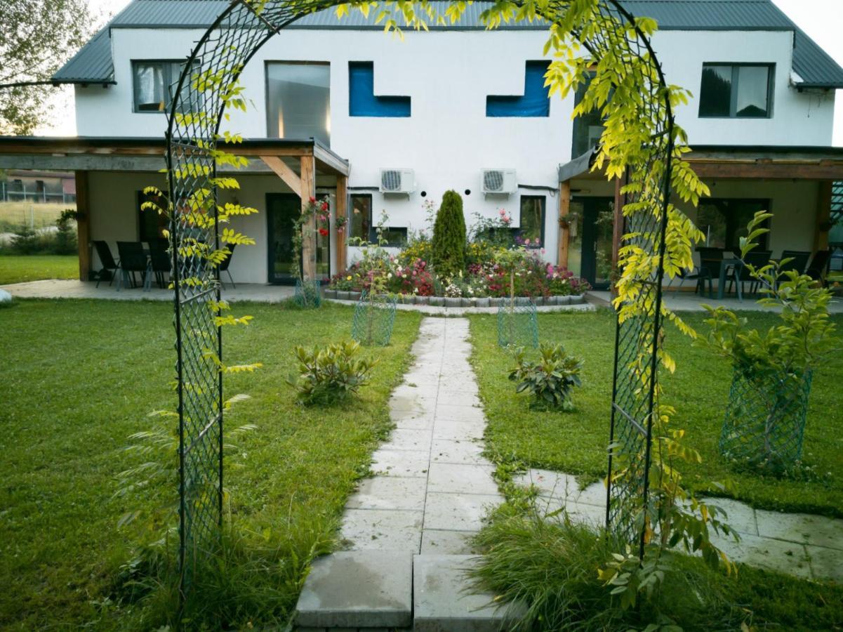 Cedar Crest Aparthotel Rîşnov Εξωτερικό φωτογραφία