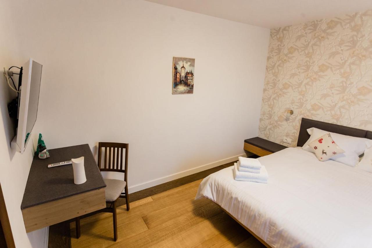 Cedar Crest Aparthotel Rîşnov Εξωτερικό φωτογραφία